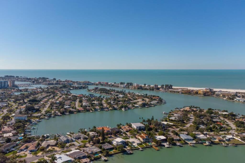 Appartement 102-Tiny Treasure-Waterfront With Heated Pool à St. Pete Beach Extérieur photo