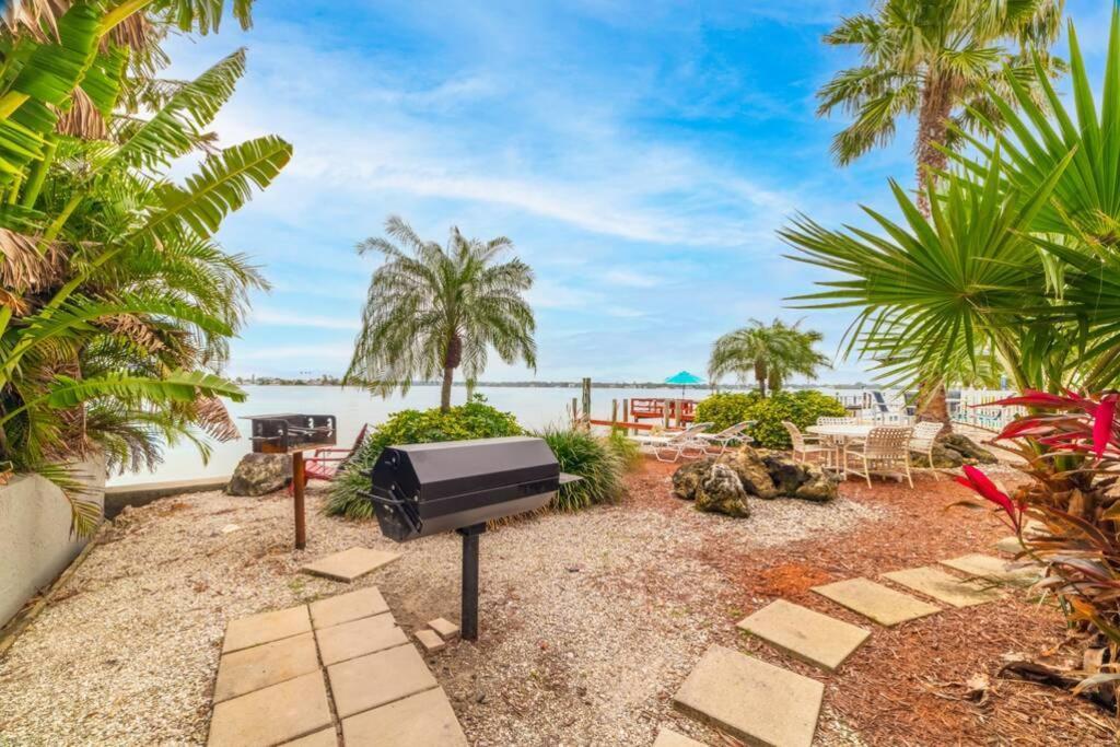 Appartement 102-Tiny Treasure-Waterfront With Heated Pool à St. Pete Beach Extérieur photo