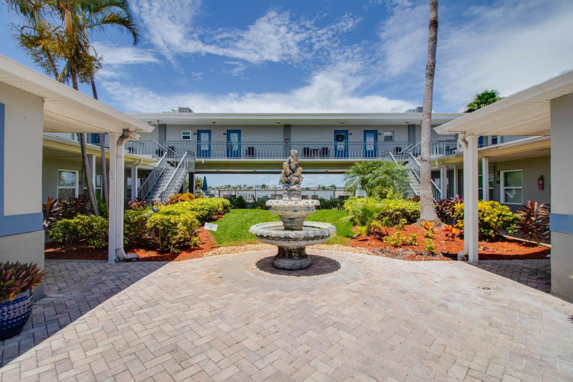 Appartement 102-Tiny Treasure-Waterfront With Heated Pool à St. Pete Beach Extérieur photo